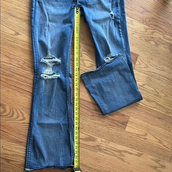 Stylish Blue Distressed Women's Jeans - Picture 7 of 7